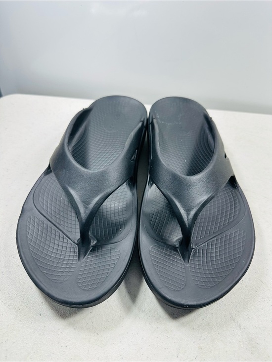 OOFOS OOriginal recovery sandals in black, size M10.W12 main image 4